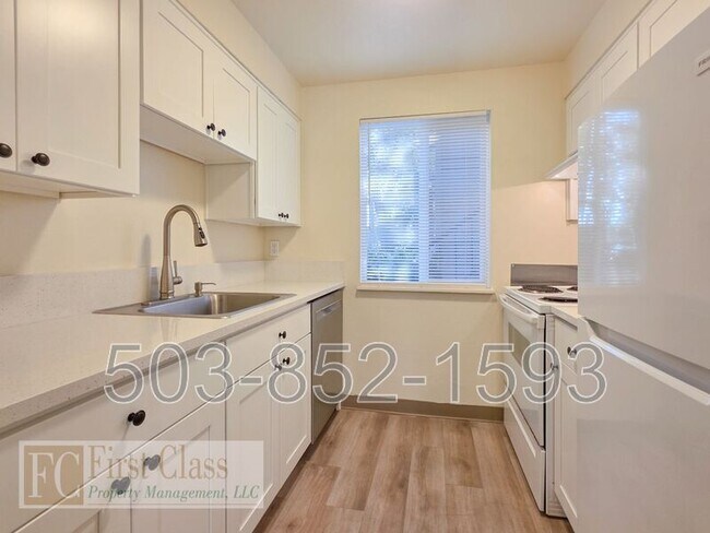 Building Photo - 20125 SW Tualatin Valley Hwy