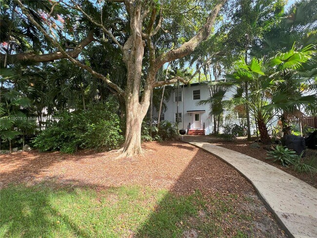 Building Photo - 7865 SW 57th Ave