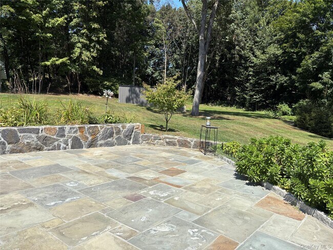 Foto del edificio - 193 Chappaqua Rd