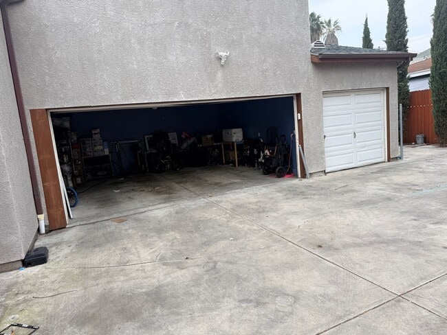 Building Photo - Newly Remodeled Home