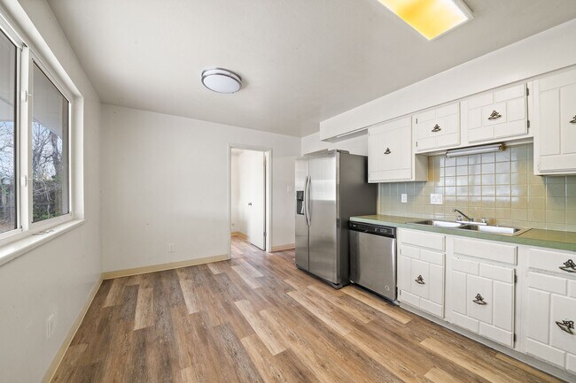 Foto del edificio - 1070 S Coffman St