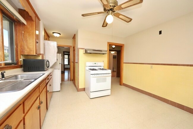 Building Photo - 360 Walden St