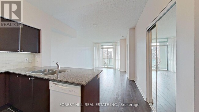 Photo du bâtiment - 525 Wilson Ave