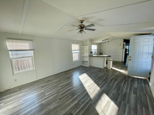 Building Photo - Modern 2 Bed 2 Bath Section 8