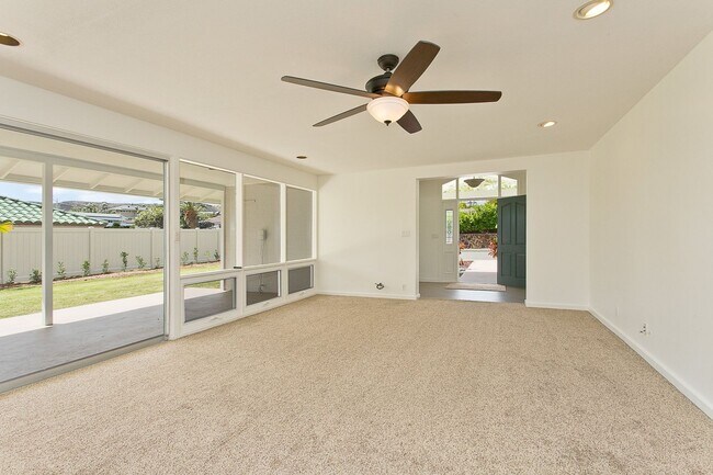 Building Photo - Kahala Corner House Available 4/01/2024! 3...