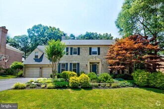 Building Photo - 11132 Willowbrook Dr