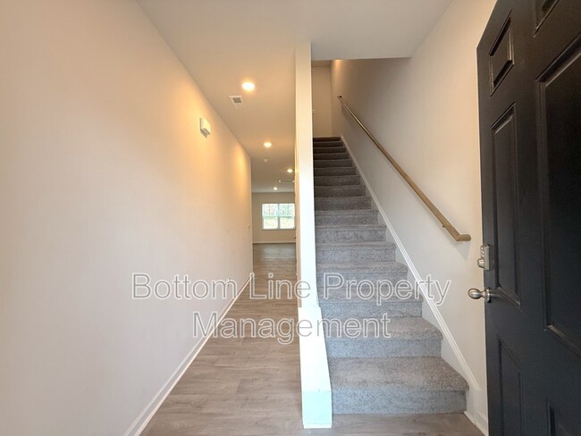 Building Photo - 8109 Murray Br Dr