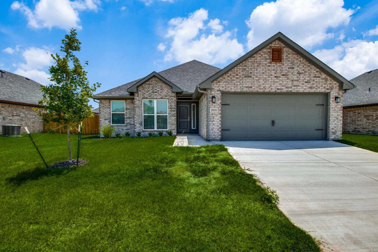 Foto principal - 2816 Clover Dr