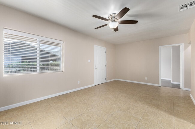 Building Photo - 12817 W Cottonwood St