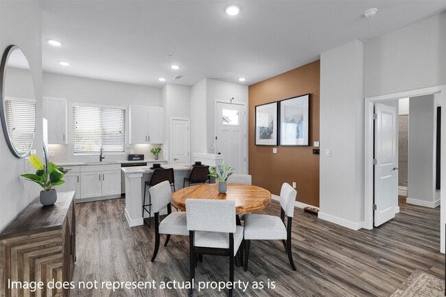 Foto del edificio - 7145 Black Beaver Cir