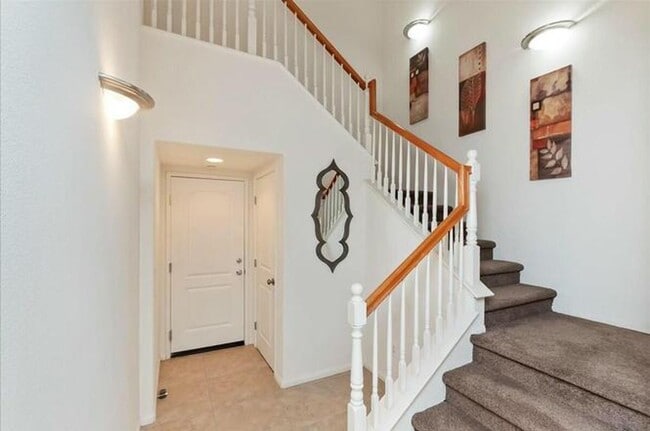 Building Photo - Great Spanish Walk Condo