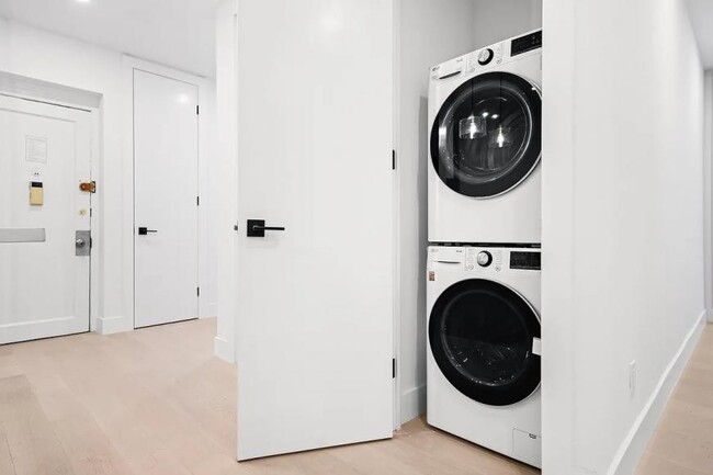 Foto del edificio - 3 bedroom in Brooklyn NY 11215