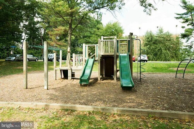 park for children - 8002 Le Havre Pl