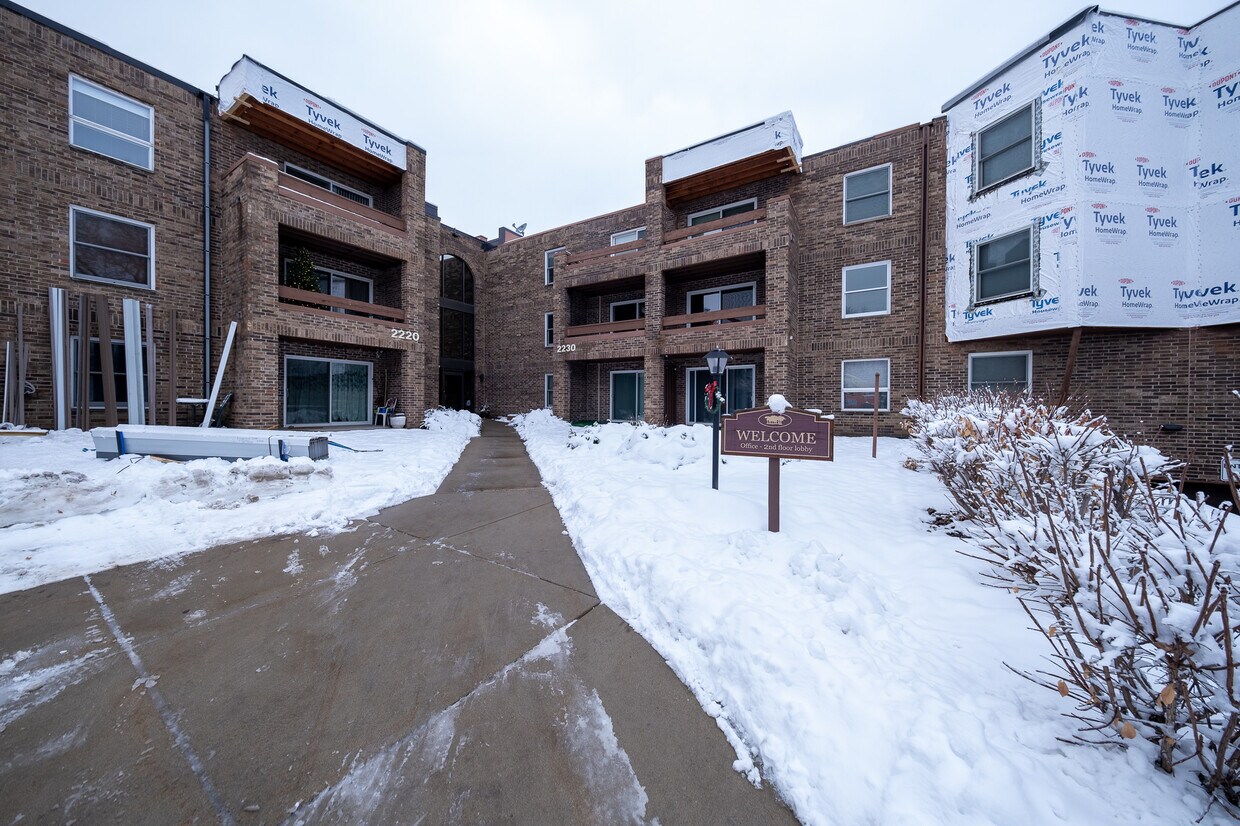 2220 Midland Grove Rd, Roseville, MN 55113 Townhouse for Rent in