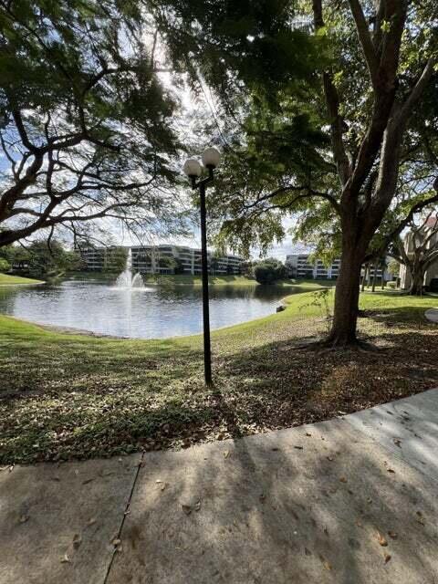 Foto del edificio - 1845 Palm Cove Blvd