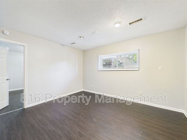 Building Photo - 1229 W Hayward Ave