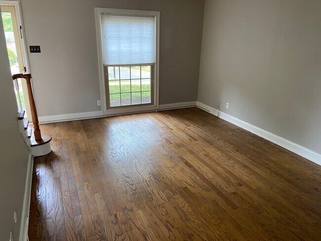 Living Room - 100 Albemarle Dr