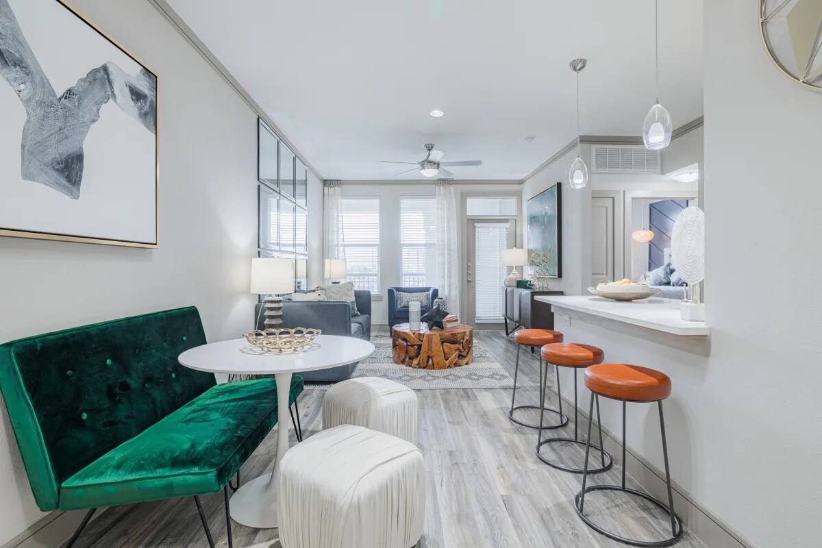 1300 Victor St Unit M18, Houston, TX 77019 Condo for Rent in Houston