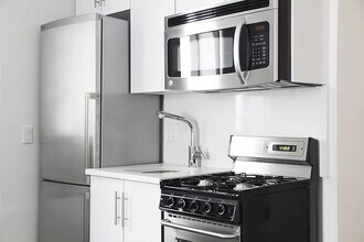 Building Photo - 75 Orchard St