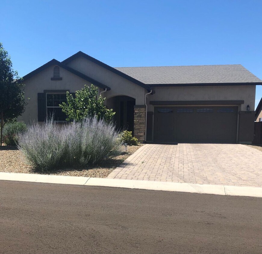 Foto principal - Beautiful 3 Bedroom in Bright Star, Chino ...