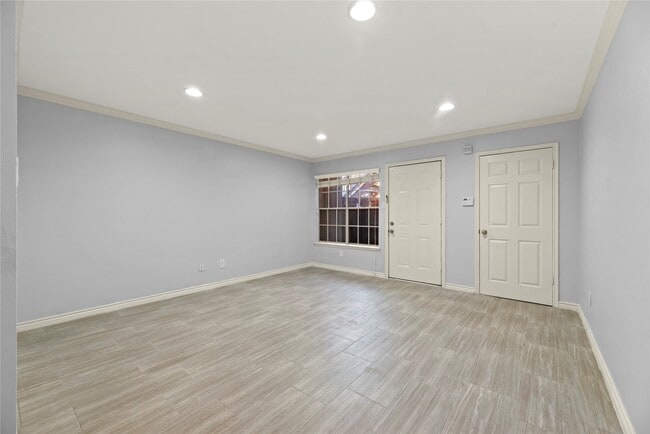 Building Photo - 1223 Augusta Dr