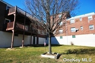 Building Photo - 72-15 Little Neck Pkwy