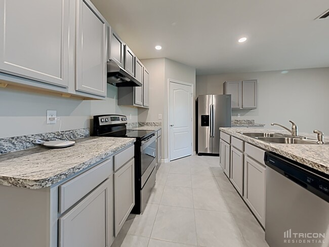 Foto del edificio - 242 Meadowbrook Blvd