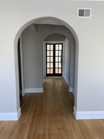 Building Photo - 1414 Dobson St