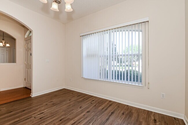 Building Photo - 372 Summercove Cir
