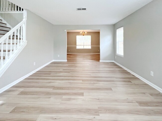 Foto del edificio - 5983 Hitt Lake Trail