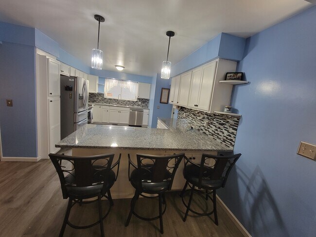 Building Photo - 5166 Dayton Dr