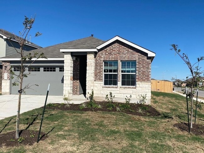 Building Photo - 404 Escondido Cir