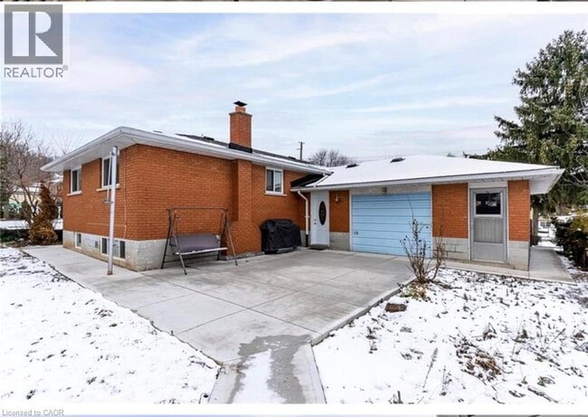 Building Photo - 417 Quigley Rd