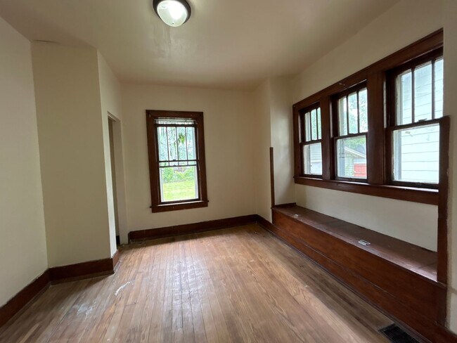 Foto del edificio - 1714 Roys Ave