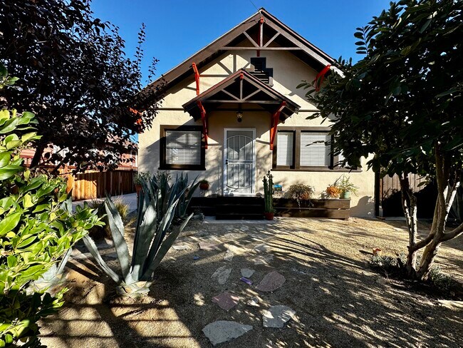 Building Photo - 610 N Avenue 54