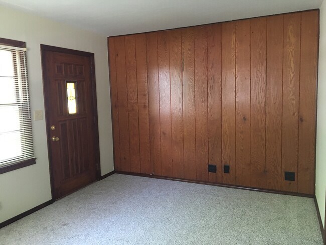 Living Room - 1631 E Nora St