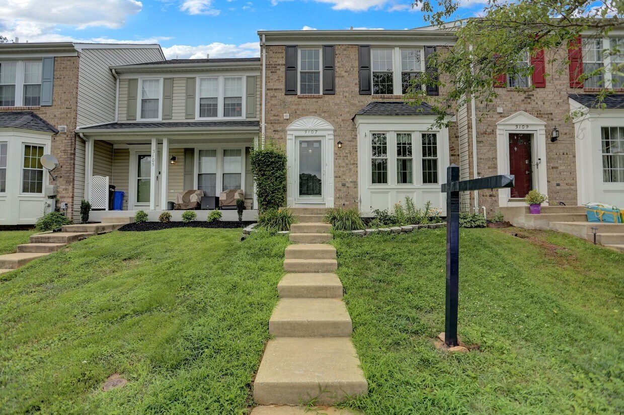 Foto principal - Spacious 4BR Home on Cul-de-Sac with Finis...