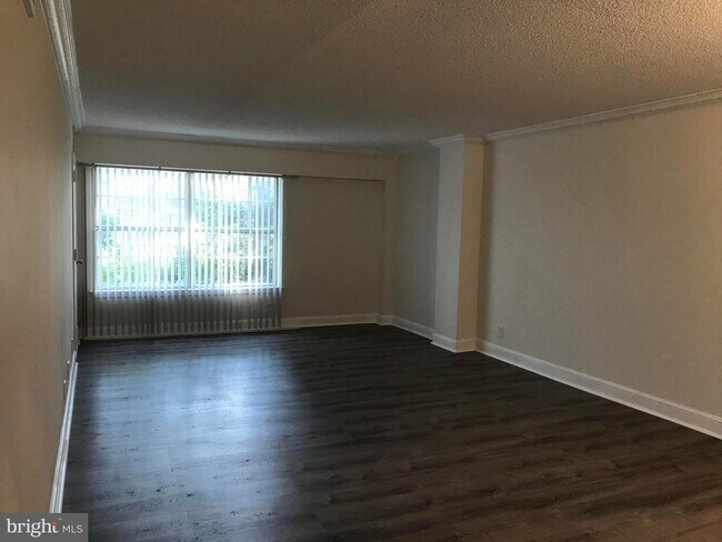 Building Photo - 7600 Tremayne Pl