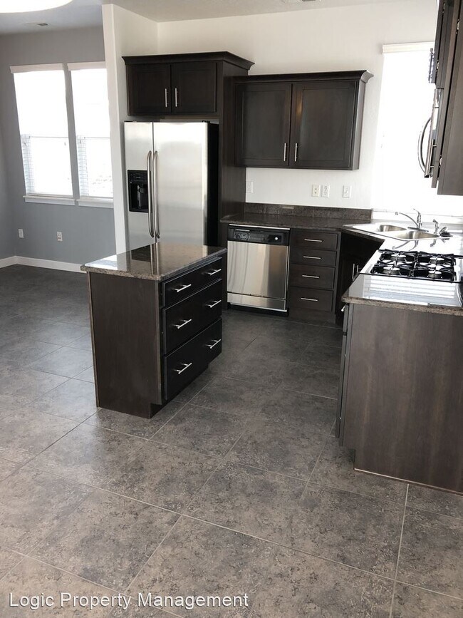 Building Photo - 2 br, 2.5 bath House - 4594 W South Jordan...