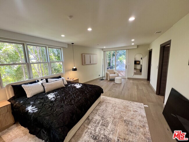 Foto del edificio - 3943 Fredonia Dr