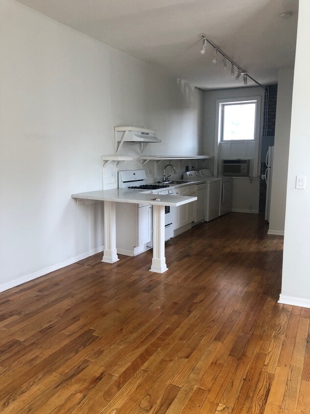 Primary Photo - 1349 N Wells St