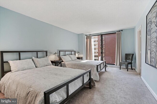 Foto del edificio - 1099 22nd St NW