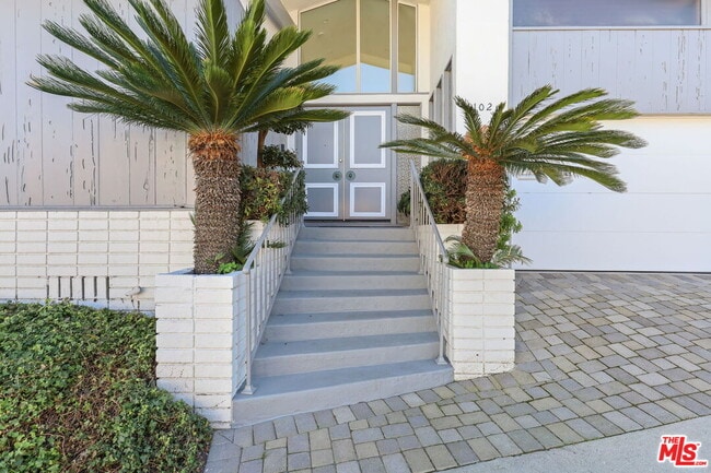 Foto del edificio - 4102 Cloverdale Ave