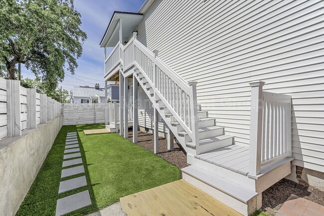 Building Photo - 22 Nunan St