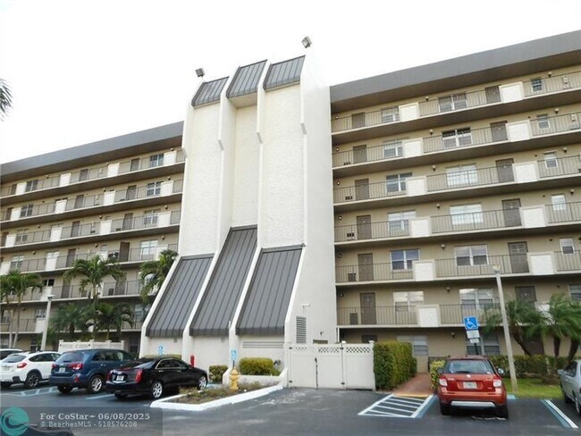 Building Photo - 3150 W Rolling Hills Cir