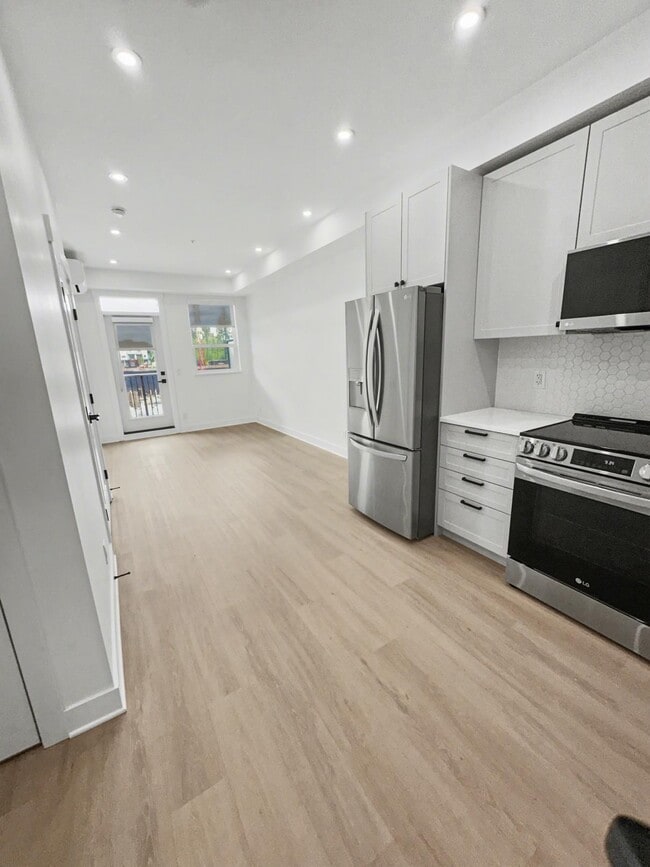 Building Photo - 20144-20186 86 Ave