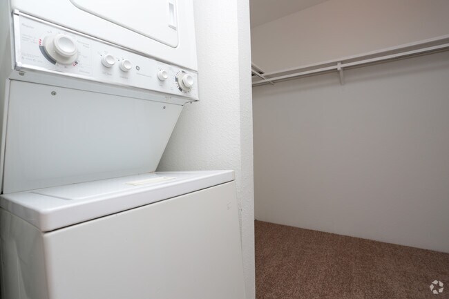1 habitación, 1 baño, 666 pies cuadrados - Cuarto de servicio - Rockridge Station Apartments