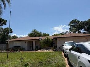 Building Photo - 145 SE Fallon Dr