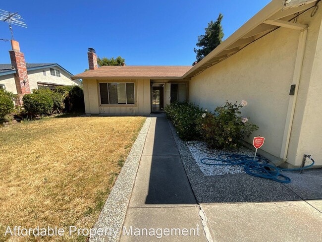 Building Photo - 4 br, 2 bath House - 34060 MacMillan Way