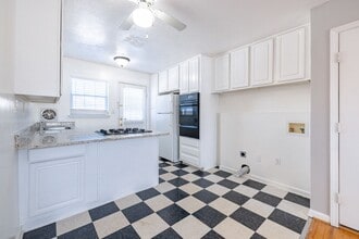 Building Photo - 370 Peachtree Hills Ave NE